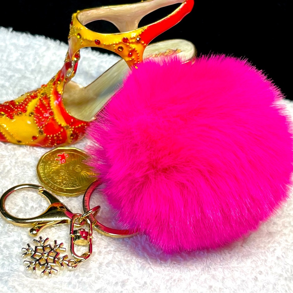 🖤furry purse bling key chain HOT PINK 💞and gold accent